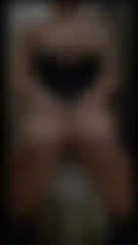 In enger kleidung zu trainieren macht mich richtig geil. Manchmal kann ich es kaum erwarten, nach hause zu kommen, um meinem schwanz etwas liebe zu geben.