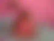 Was gibt es schöneres, als ihren kaugummi zu genießen, als sich auszuziehen und sich gleichzeitig mit ihren fingern und einem schwanzdildo zu amüsieren !!