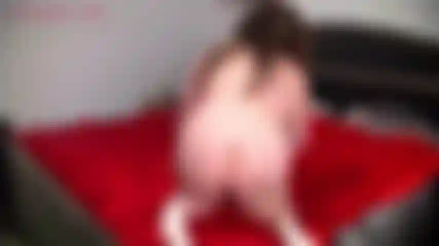 Courtney hat gas! Komm, viel spaß mit mir! Ich weiß, du magst sie groß, laut und lang, sei einfach froh, dass du sie nicht riechen musst! Komm, lass meine blähungen deine sinne erregen & deine nasenlöcher verbrennen!