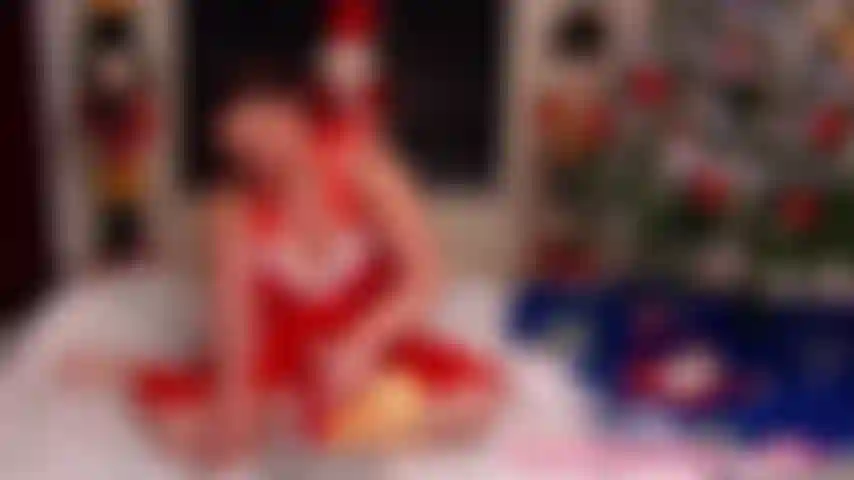 Ein braves mädchen schluckt immer!! Weihnachten ist meine lieblingsjahreszeit, nicht nur wegen der feiertage, sondern auch wegen des eierlikörs, der dick und cremig ist, genau wie dein sperma. Komm, lass mich alles schlucken, 4 dich!