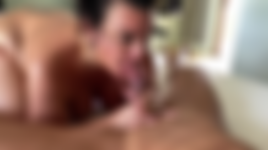 Video mit einem typen, den wir im urlaub an einem pool aufgegabelt haben. Er konnte seine augen nicht von mir lassen und die beule in seinem badeanzug machte mich sehr feucht.