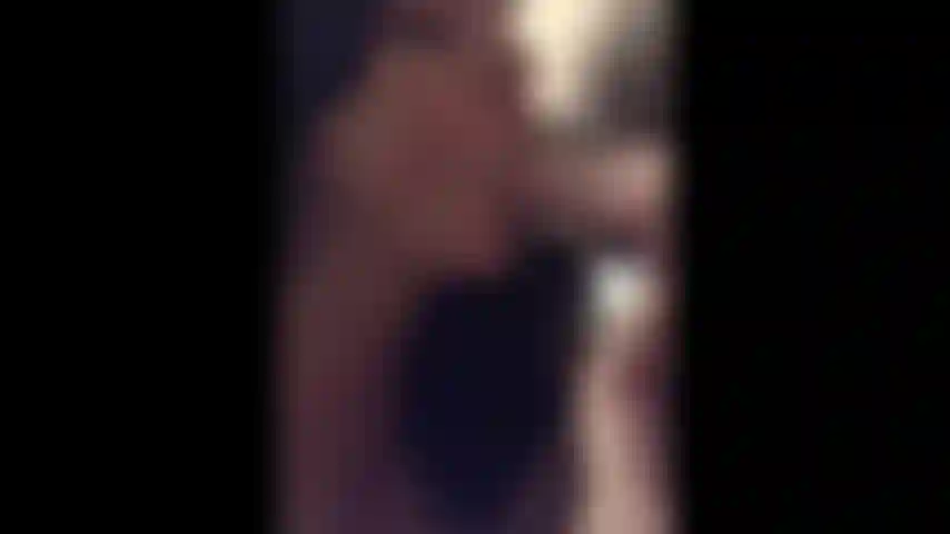 Ich war eines tages vor der kamera und war so erregt, dass ich gefickt werden musste. Zum glück hat mir mein mann geholfen!