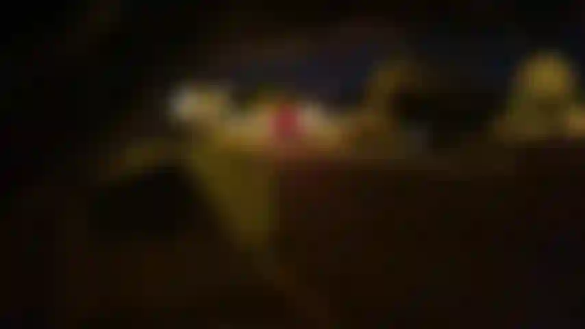 Voyeur teil 1. Ich kam eines abends von einer party nach hause und ein spanner sah mir beim duschen zu und wie ich es mir mit meinem lieblingsspielzeug und vibrator besorgte. Er versuchte mich zu erpressen. Ich fand es heiß!