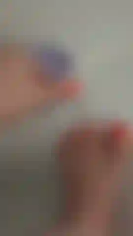 Ich rasiere meinen großen zeh und mache ihn wieder glatt.