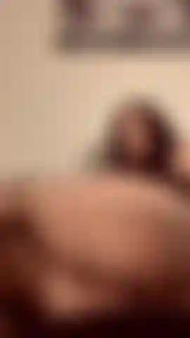 Nehme einen großen glasdildo aus meinem arsch.