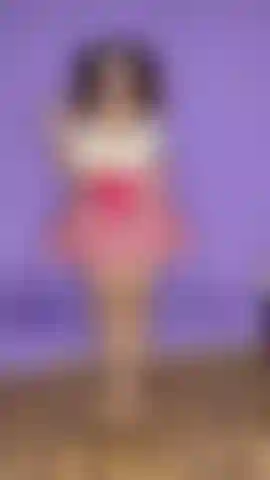 Daddys_girl bettelt darum, zu lutschen und gefickt zu werden.