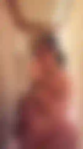 Nackt unter der dusche und spiele mit meiner stimmung.