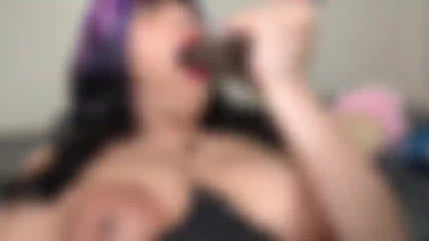 Gepiercte gothic-milf cremt & spritzt auf großen schwarzen schwanz! Ich deepthroate und knebele an deinem 8-zoll-bbc, bevor ich mich stopfe und eine riesige sauerei mache! Ich stelle sicher, dass ich es wieder in meine kehle schiebe und jedes letzte bisschen sahne von deinem schwanz lecke, wenn ich fertig bin!