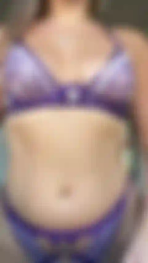 Sieh zu, wie meine titten wackeln.