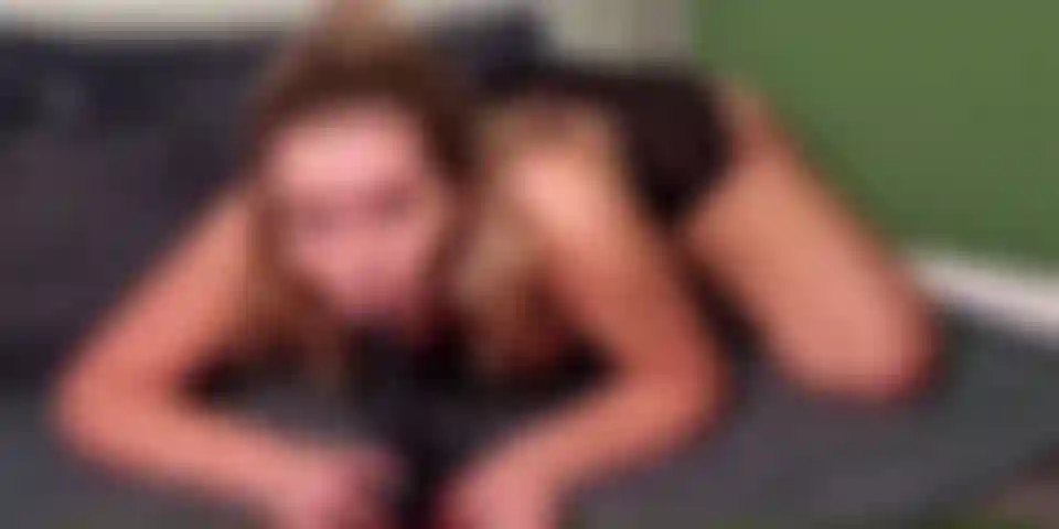 Schwarzer tentakeldildo streckt meinen arsch aus.