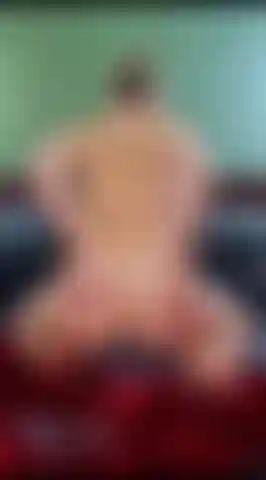 Bringe meinen großen arsch zum zwinkern.