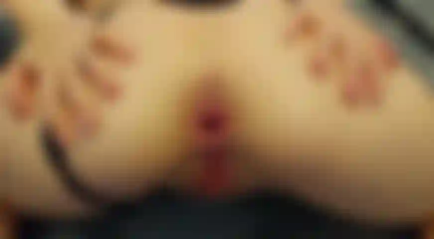 Sperma sprudelt im arsch.