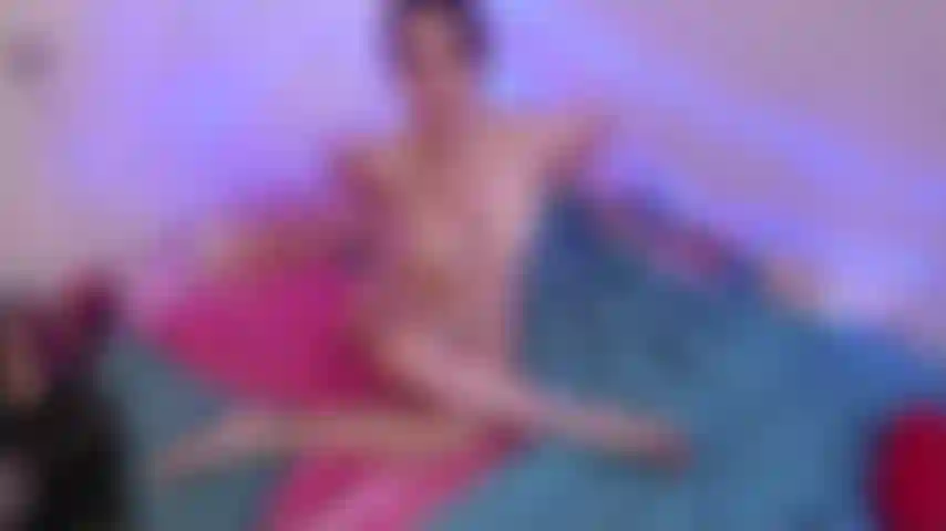 Ficke meinen arsch, streichle und lutsche meinen schwanz und spritze schön ab.