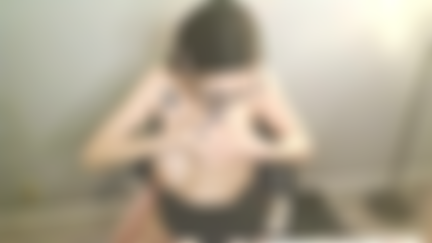 Sexy_sperma_seitenzopf_kniestrümpfe_brille.