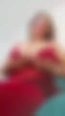 Ein spiel mit riesigen brüsten.