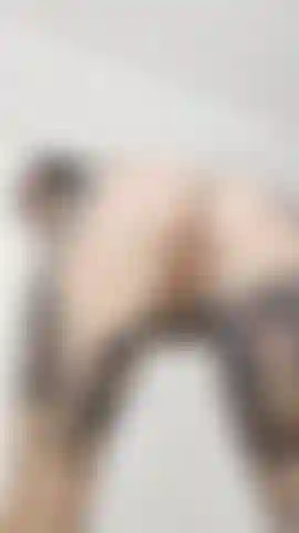 Nackt in der hocke, mit kamera darunter. Superheißer pov.