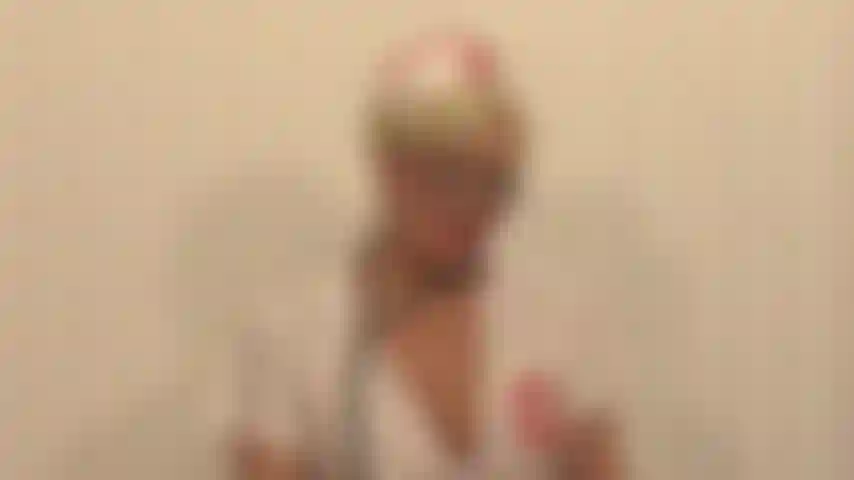 Sagen sie es der krankenschwester. Es ist eine zeit mit dd white, die sie zunächst durch strippen und dildospiele neckt, damit sie sich besser fühlen.