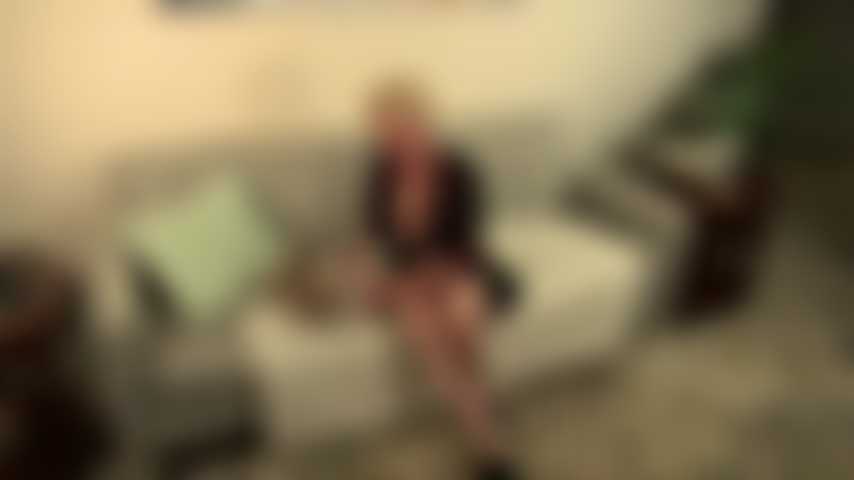 Der wunsch ist, mit meiner muschi mit einem dildo zu spielen.