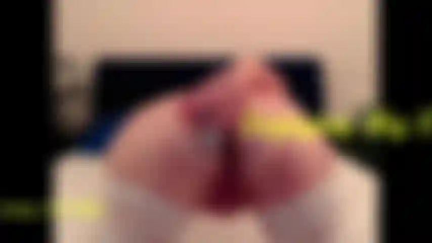 Genieße meinen analplug. Ich rede mit dir und zeige dir, wie sehr ich es liebe, doppelt gefickt zu werden. Führe den analplug und dann den weißen dildo in meine feuchte muschi ein.