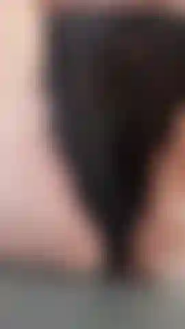 Durch meinen g-string tropft sperma.