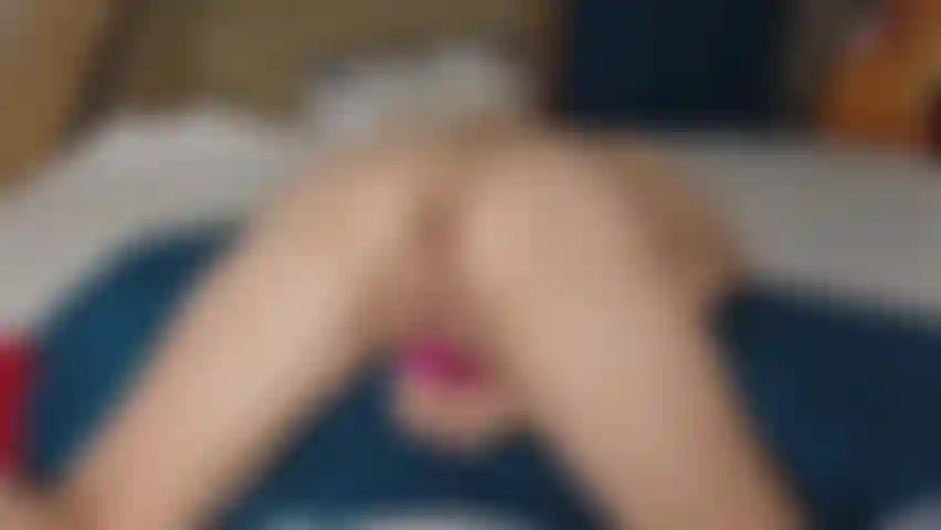 Quickie: doggystyle mit vibrator auf der klitoris.