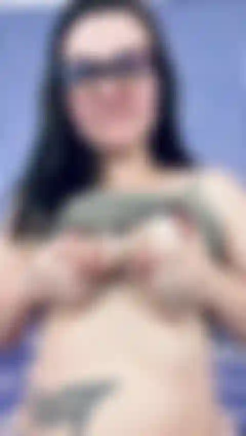 Hüpfe, drücke und melke meine perfekten milchgöttin-titten.