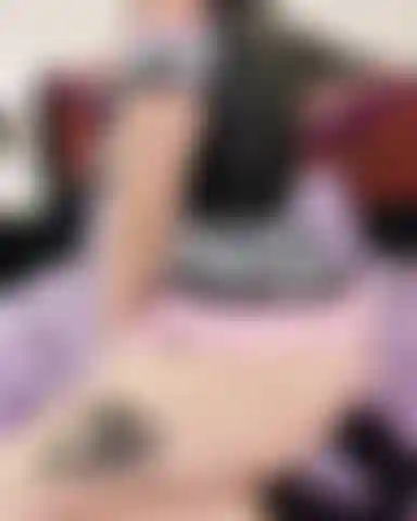 An halloween in zeitlupe twerkt.