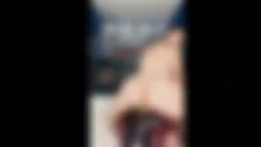 Daisie schüttelt ihren hintern nackt in kastanienbraunen absätzen.