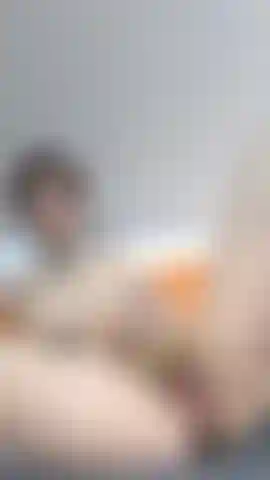 Mal sehen, wie ich meine nasse, haarige muschi mit einem dildo ficke.