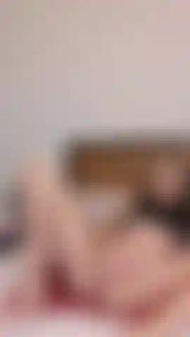 Fingere und ficke meine enge muschi.