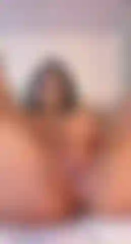 I couldn't hold back and I touched myself until my pussy was shaking... 💦
