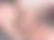 Einen harten schwanz wichst.