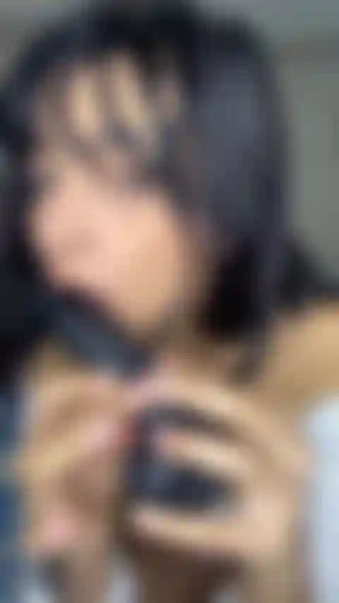 Willst du sehen, wie ich mit meinem dildo ficke, während ich nass werde?