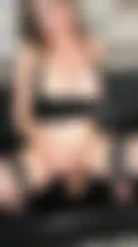 Anal mit 9-zoll-dildo und dann einer noch größeren gurke.