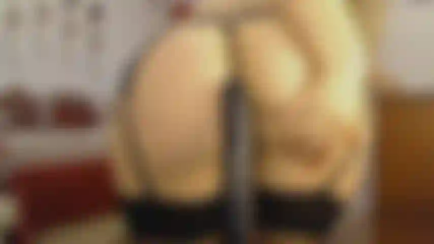 Muschifick mit schwarzem dildo.