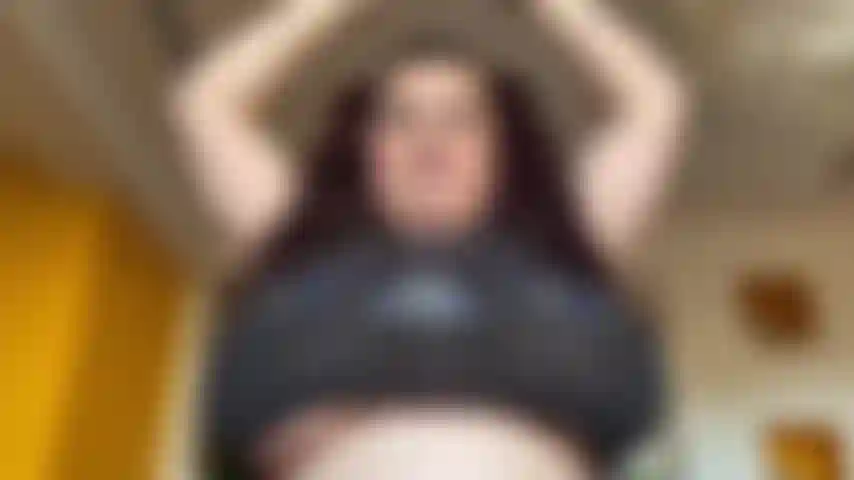 Bauchfreies oberteil, das hüpft.