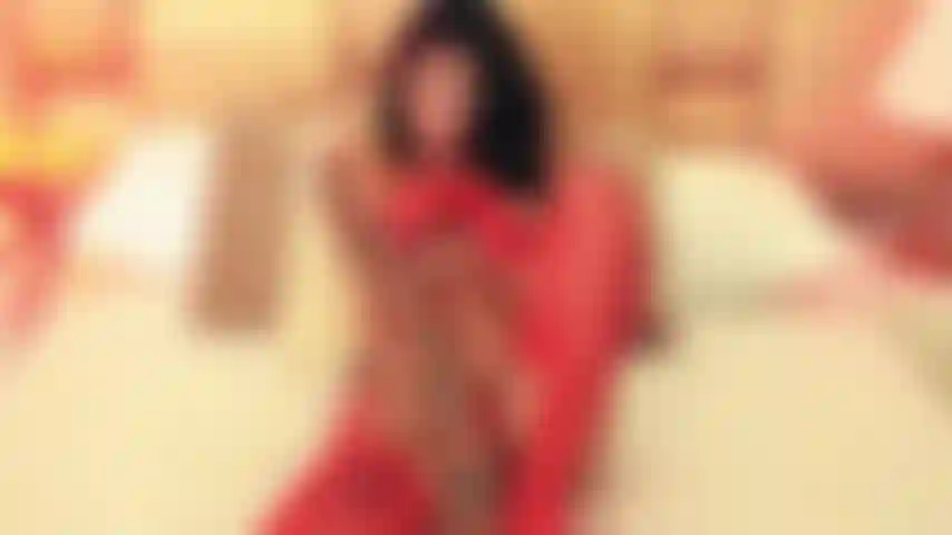 Spread pussy and play whit fingers