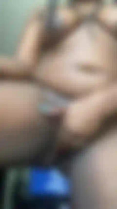 Schnelles dildospiel vor der arbeit.