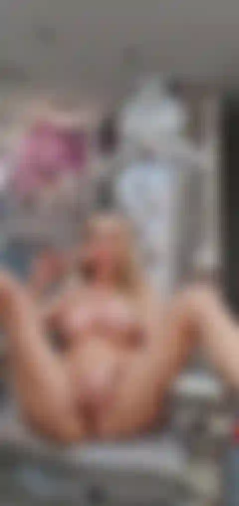 Masturbiere auf dem thron.