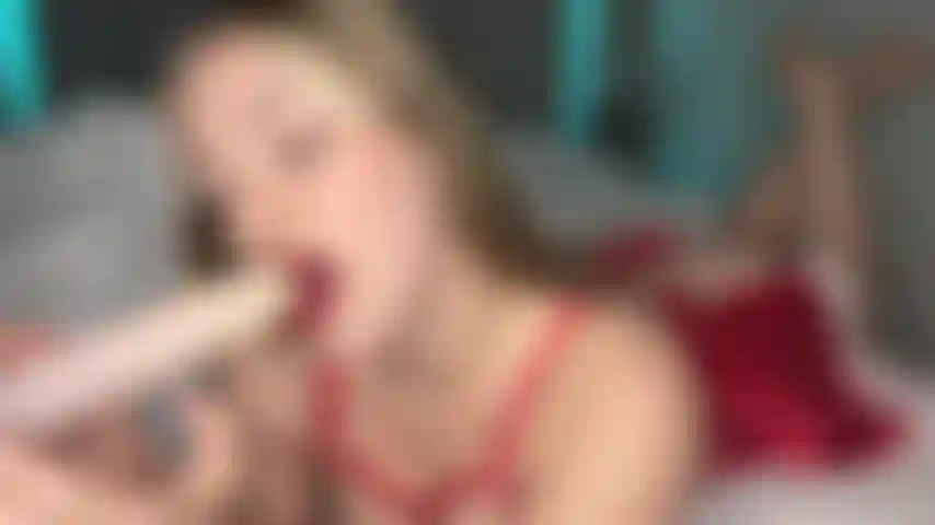 Meine roten lippen auf deinem harten und großen schwanz mmm.