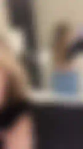 Zieh das höschen aus und lecke meine löcher!!!