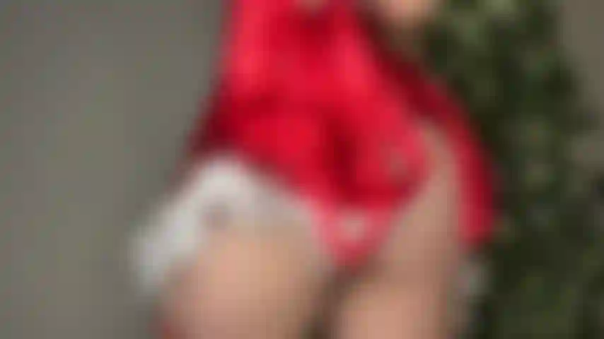 Die helferin des weihnachtsmanns neckt sie mit ihren brüsten mmmm.