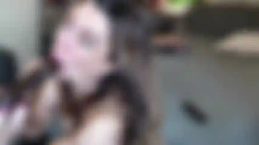 Sehr schlampiger bbc-dildo-blowjob, make-up läuft.