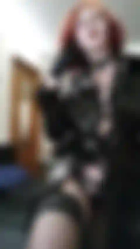 Domina will dich besitzen. Dirty talk, service, gesichtsreiten, stiefellecken.