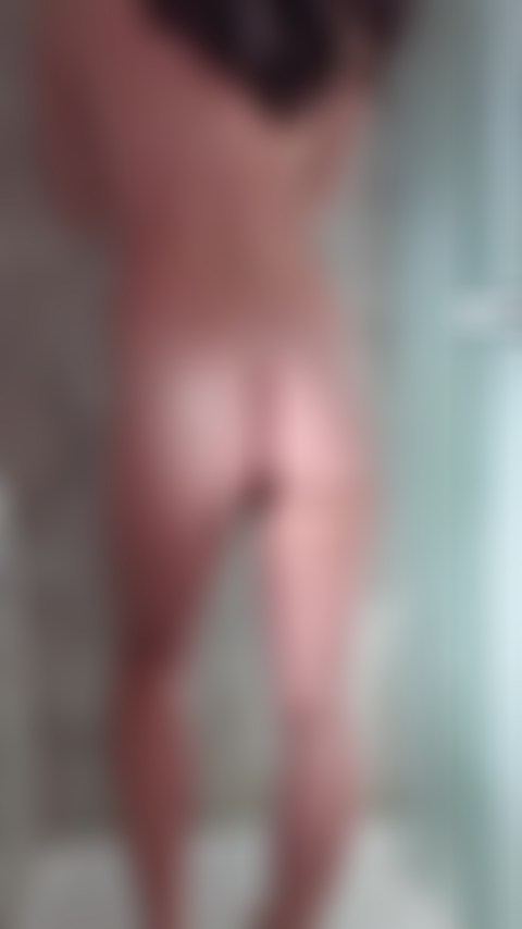 Sexy dusche, komplettes xxx-video – nass und seifig, muschi rasieren und den duschkopf an meiner muschi benutzen.
