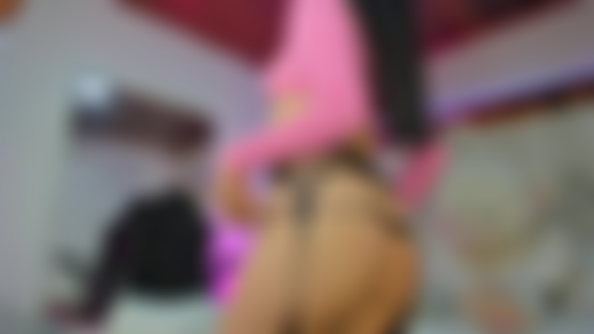 Striptease, leckerer blowjob und ficke meine muschi mit meinen fingern.