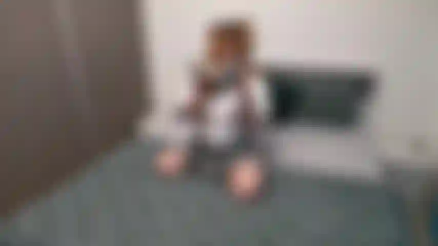 Geile studentin mit analplug und fotzenspiel.