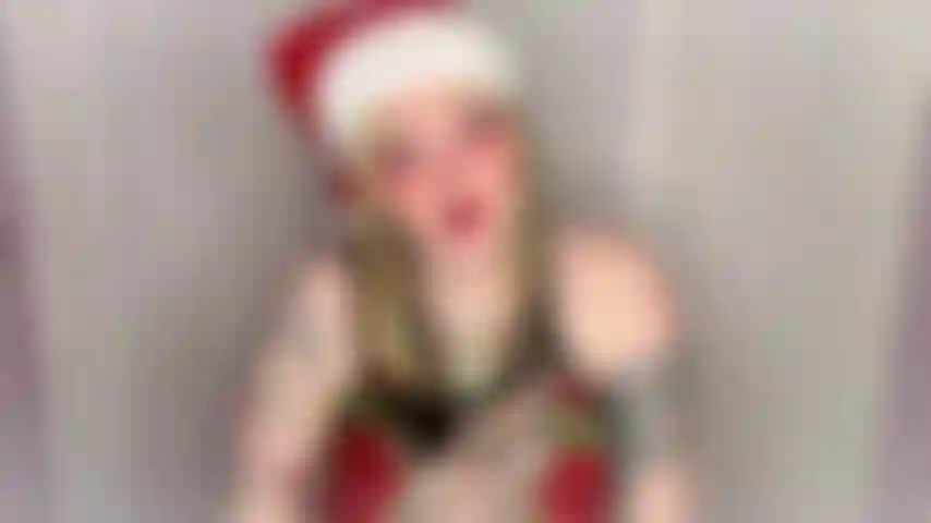 Melde gay mall elf bukkake, du bist im einkaufszentrum für ein paar last-minute-weihnachtseinkäufe. Der weihnachtsmann im einkaufszentrum ist da, mit einem stab aus einigen sehr muskulösen elfen, die ihm helfen. Du gehst auf die toilette und ein elf folgt dir hinein. Dann mehr. Und mehr. Und mehr.