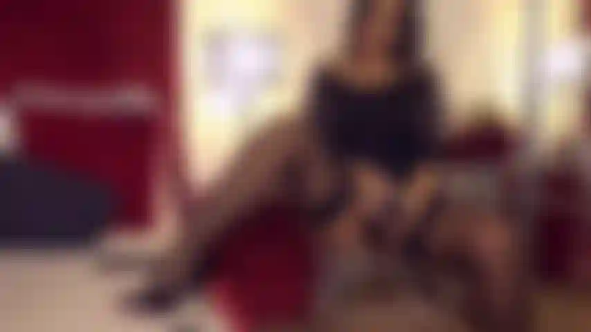 Die deine kehle und deinen arsch fickt, bis du explodierst wie ein dreckiger junge.