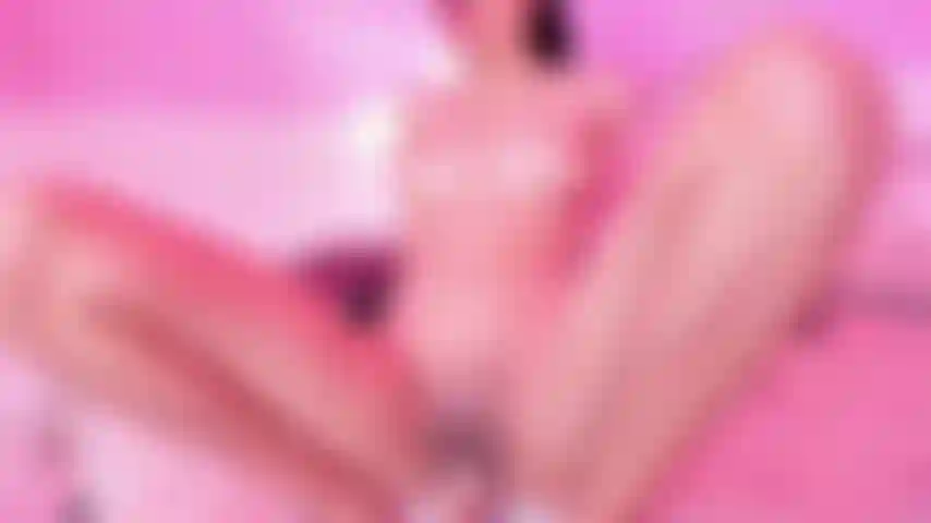 Dieser dildo reißt mich innerlich auseinander.